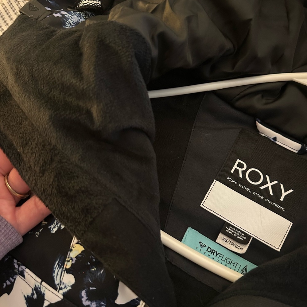 Roxy Women's Hawaiian Shelter Snowboard Jacket Size XS - Picture 9 of 13